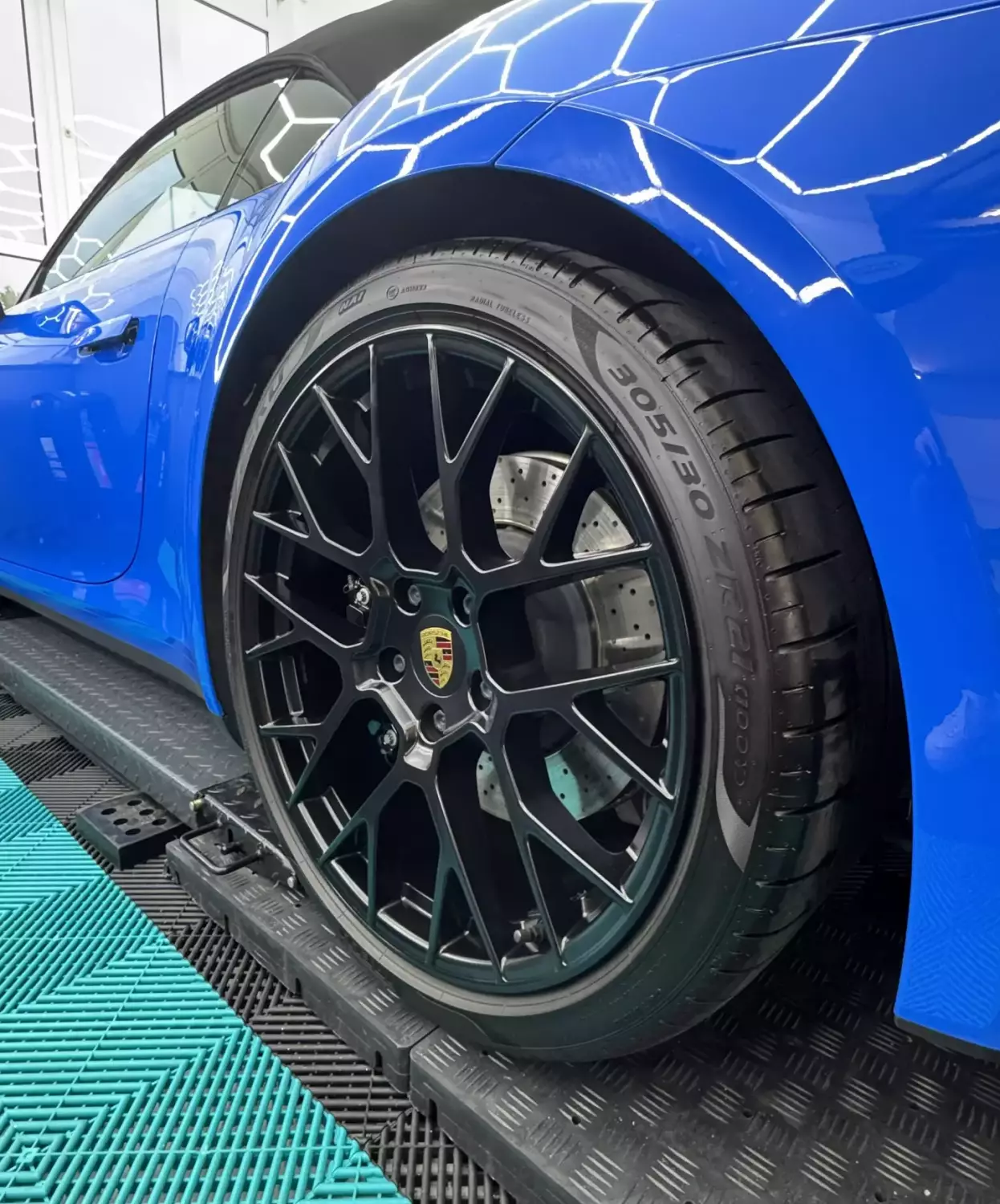 porsche-keramikversiegelung-autoreinigung089-muenchen Porsche 911 nach professioneller Keramikversiegelung bei AutoReinigung089 in München – glänzender Lack und Felgenpflege in Premiumqualität.